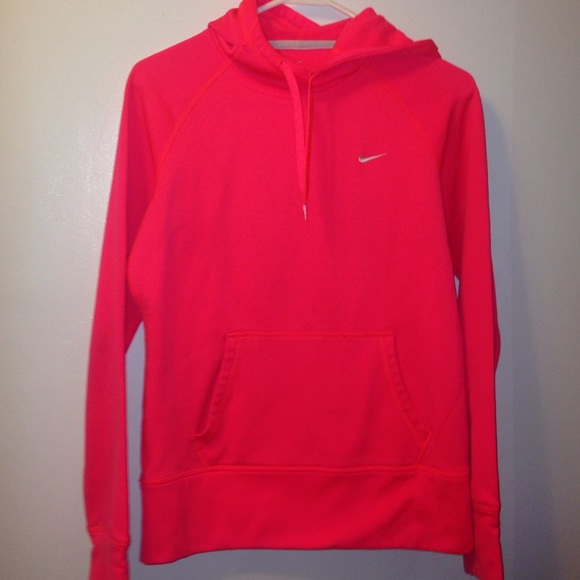 Small Therma-fit Nike Sweatshirt. 💕