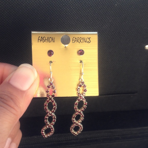 Set of purple color earings