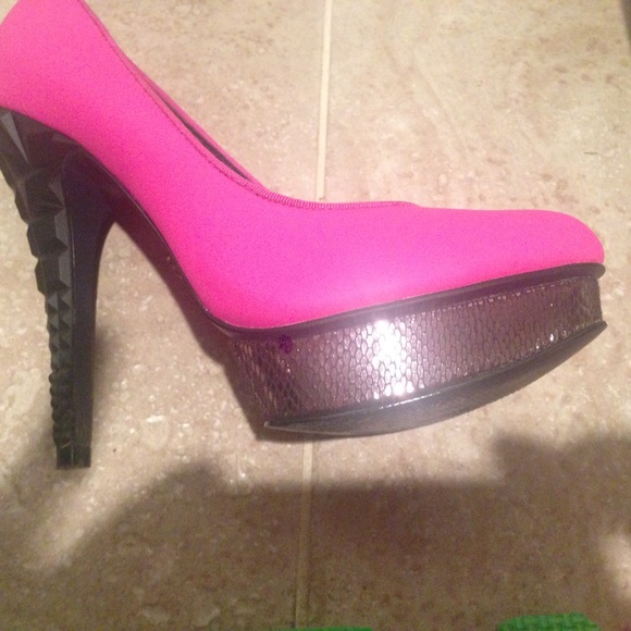 Hot pink never used sexy heels! - Picture 2 of 3