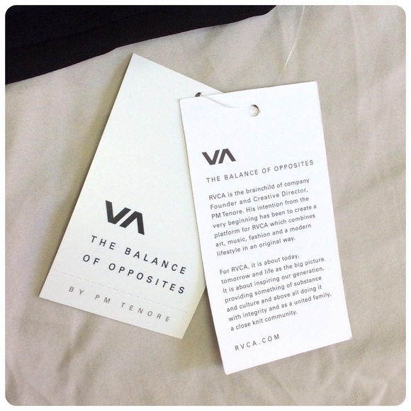 ❌BUNDLED❌🆕 RVCA high low tank - Picture 4 of 4