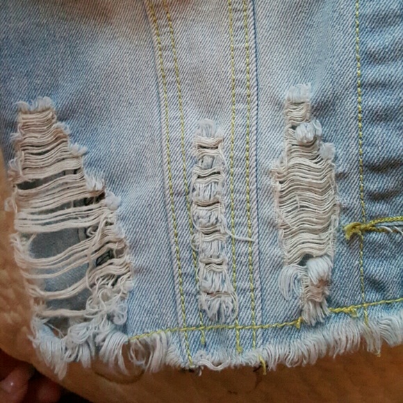 Distressed Jean vest - Picture 2 of 4