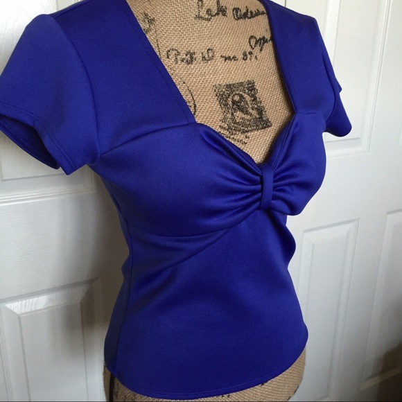 πHost Pickπ Fabulous Blue Top - Picture 2 of 3