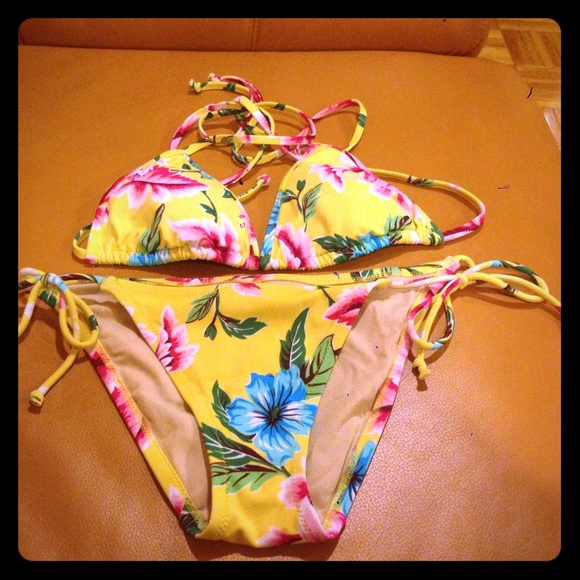 Victoria's Secret bikini set XS yellow