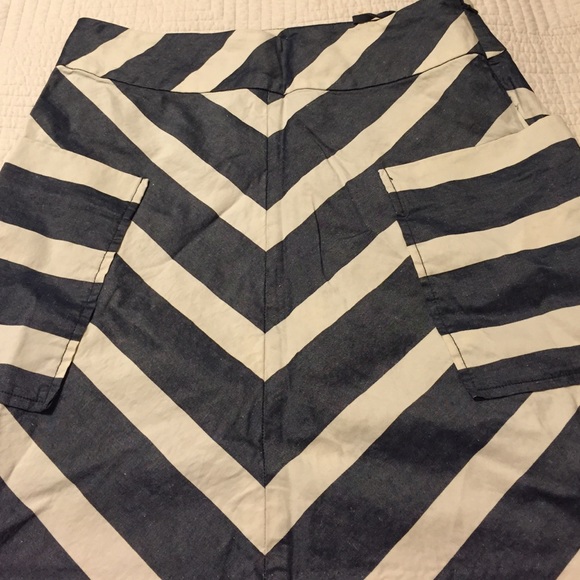 A line skirt - Picture 2 of 3