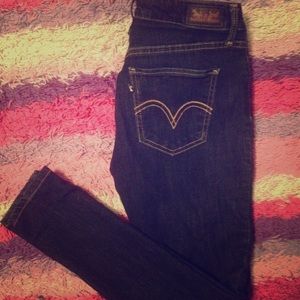 DARK JEANS! LEVI SKINNY JEANS!