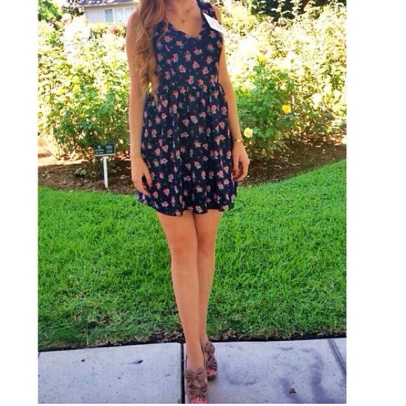 Dress - Picture 2 of 3