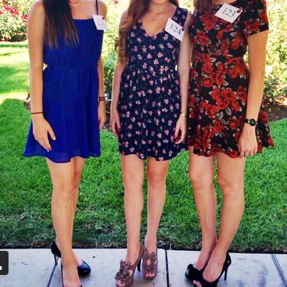 Dress - Picture 3 of 3