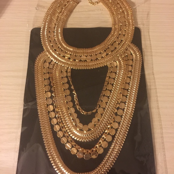 New without tag....Gold tone statement necklace.
