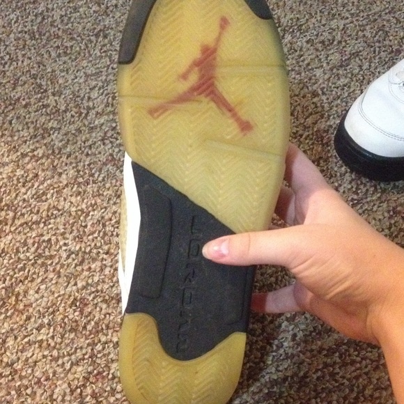 Fire Red 5s - Picture 4 of 4