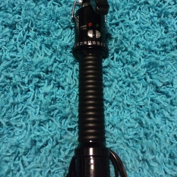 CONAIR CURLING IRON - Picture 3 of 4