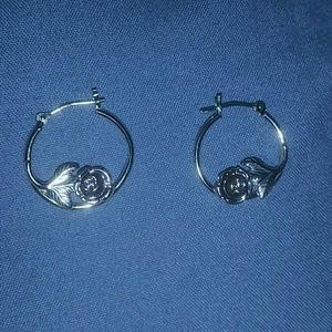 1980's 14k yellow gold and rose gold flower hoops.