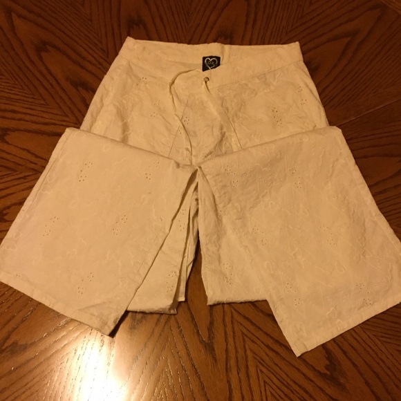 White Summer/Spring Pants 👖by XOXO