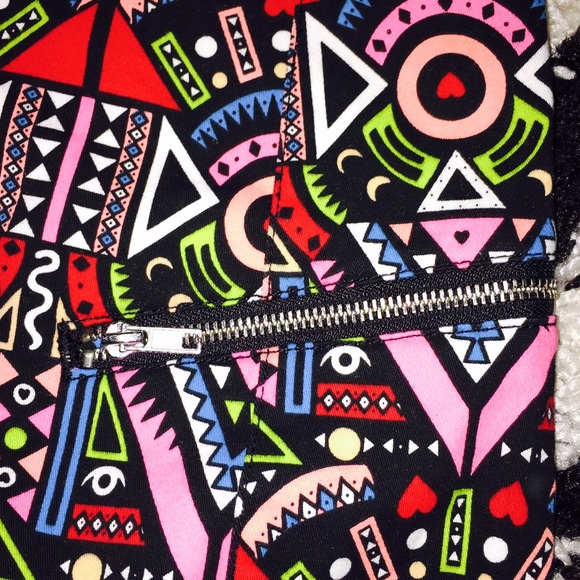 H&M Tribal Printed Skirt with Zipper pockets - Picture 2 of 4