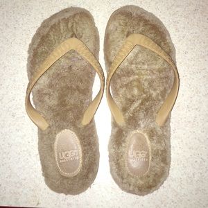 UGG Flip Flops tan size 8