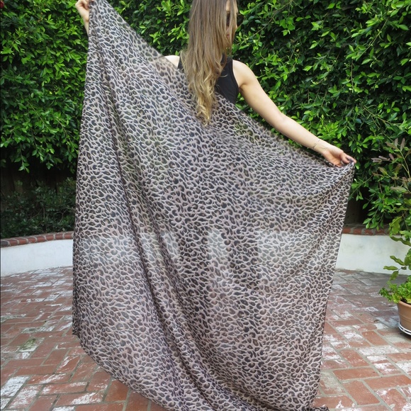 Oversized Leopard Scarf - Picture 2 of 3
