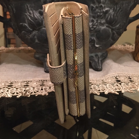 Louis Vuitton white checkered wallet - Picture 2 of 4