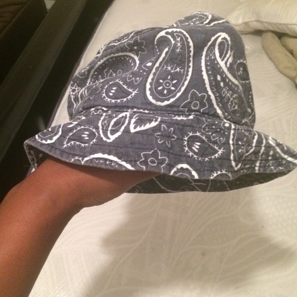 Bucket hat - Picture 2 of 3