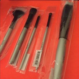 Nyx makeup cosmetics brush set