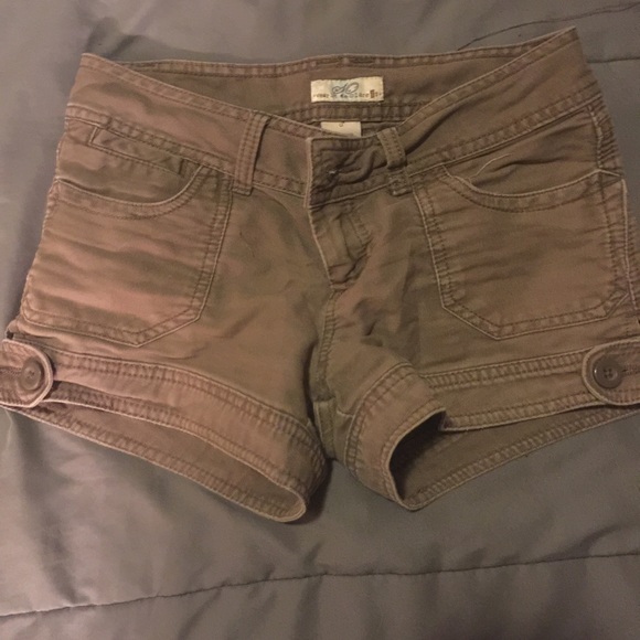 Shorts - Picture 3 of 3