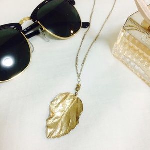 {Gold} Leaf Necklace
