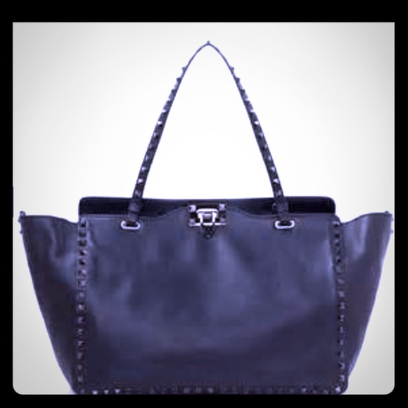 ******SOLD***Valentino Garavani Rockstud Noir Tote