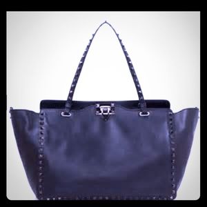 ******SOLD***Valentino Garavani Rockstud Noir Tote