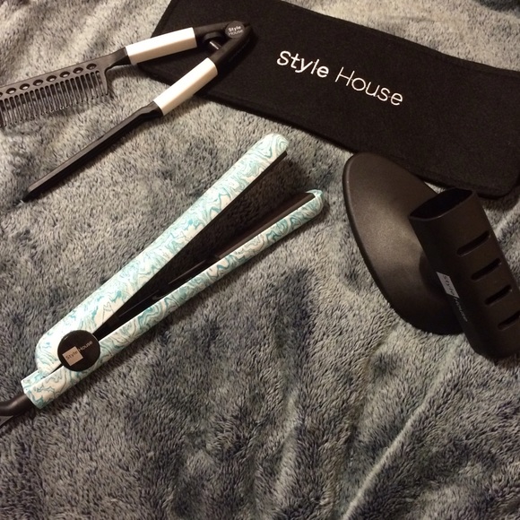 Style House Hair Straightener