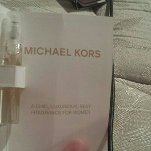 Sample fragrance bundle