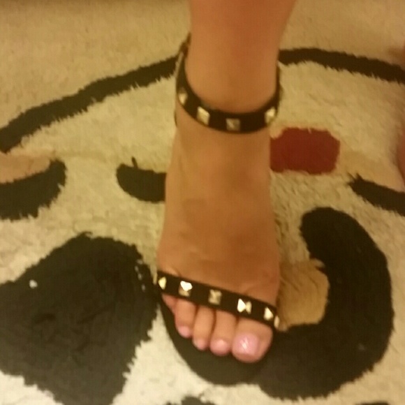 Black heels - Picture 2 of 3