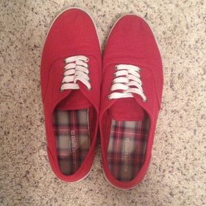 Red casual shoes