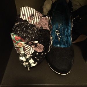 Women's shoes
