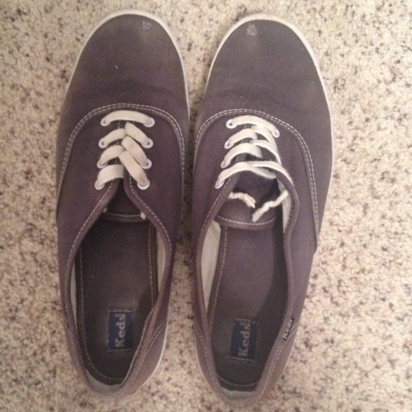 Navy blue keds