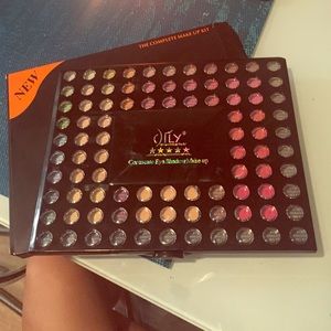 Brand new makeup palette