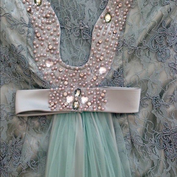 Customized designer gown with layers of long tail - Picture 3 of 4