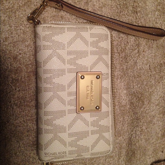 Michael Kors wristlet