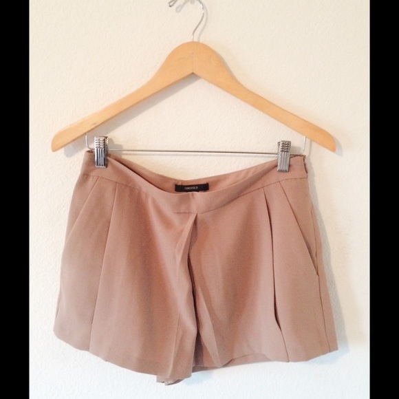 Forever 21 Pants - ♣️ Forever 21 Tan Shorts