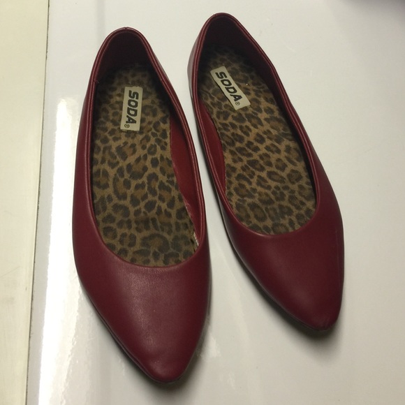 Soda wine color pointy flats
