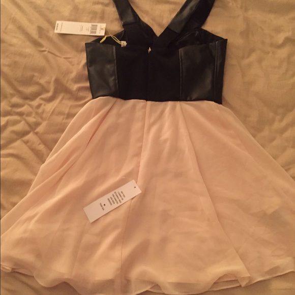 Bcbgeneration cutout dress size 0, NWT - Picture 4 of 4