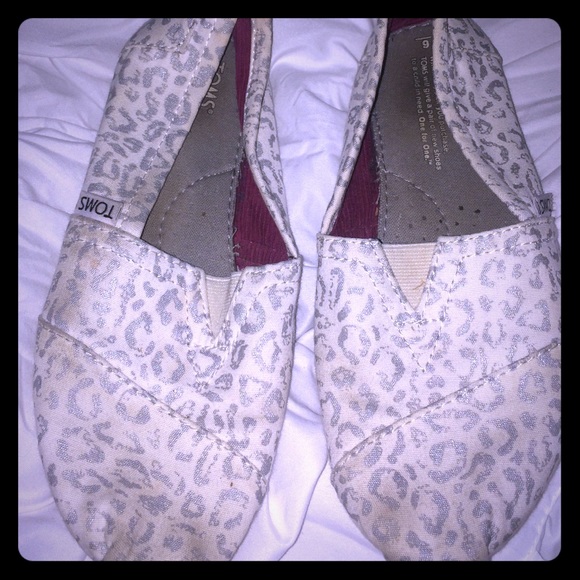 Cheetah print Toms