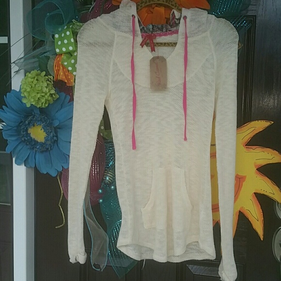 Juniors NWT pullover sweater