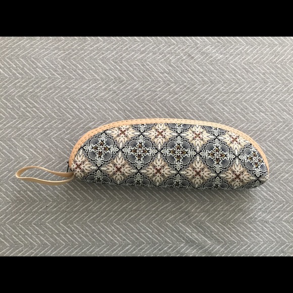 Make-up pouch