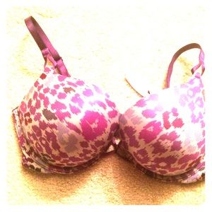 NWT VS Bra -SOLD!!!!!!!!