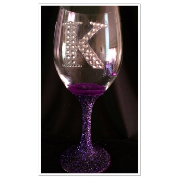 Fancy Lady- wine glass ORDER FROM BACKUP PAGE @cymoneelysse2 - Picture 1 of 1