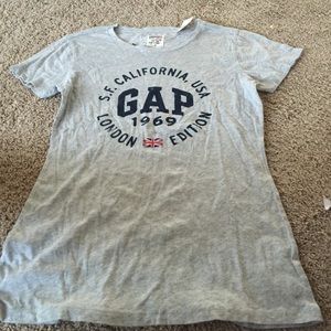 GAP LONDON EDITION T SHIRT🌹❤️