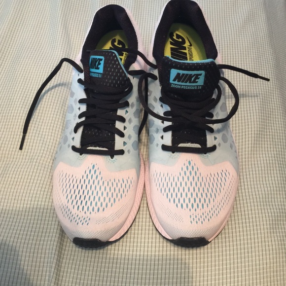 Nike Shoes - Women's Nike Zoom Pegasus 31
