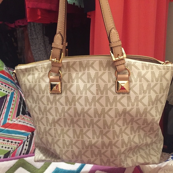 Authentic MK tote that I have only used twice! - Picture 2 of 4