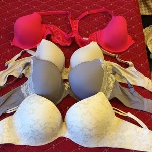 4 Victoria's Secret bras