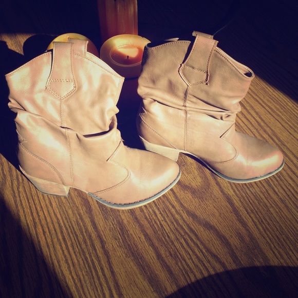 Adorable high heel boots. Perfect condition!!