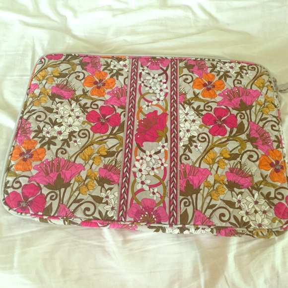 LIKE NEW Vera Bradley fabric laptop case