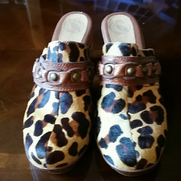 Leopard print with a soft hair textile